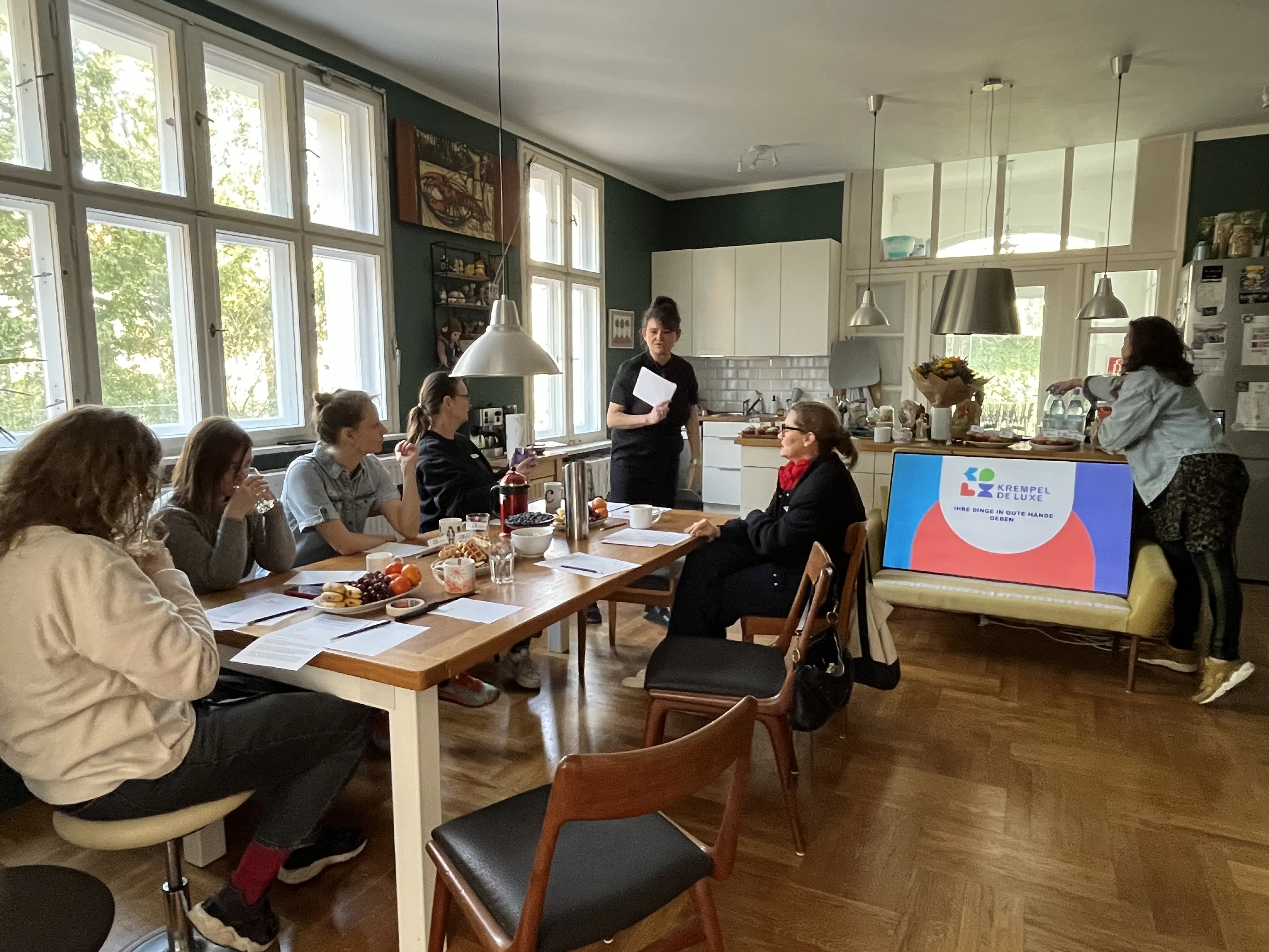 Workshop-Gruppe beim Ordnungscoaching von Krempel De Luxe